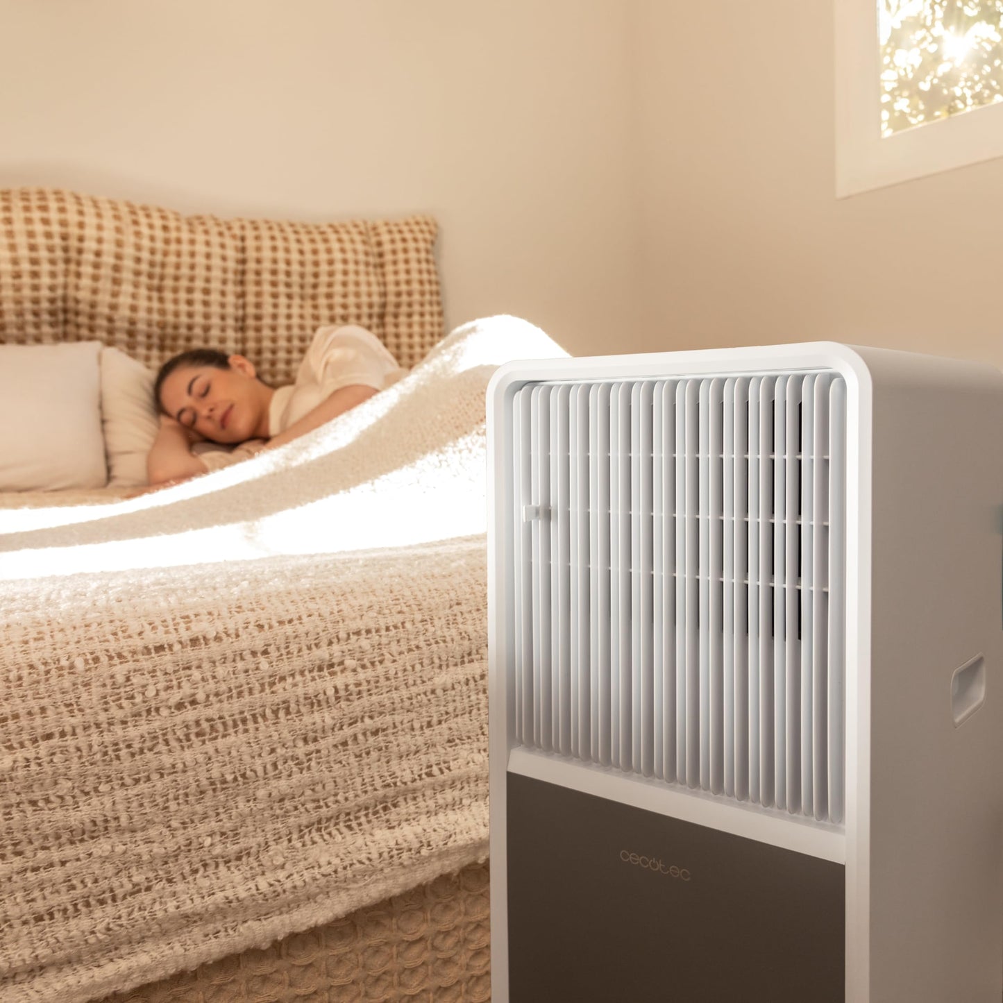 Cecotec Aire Acondicionado Portátil con Mando y Bomba de Calor ForceClima 9450 Style Heating, 9000 BTU, Pantalla LED, 5 Modos, 2 Velocidades, Deshumidificador, Temporizador, 16 m², Blanco