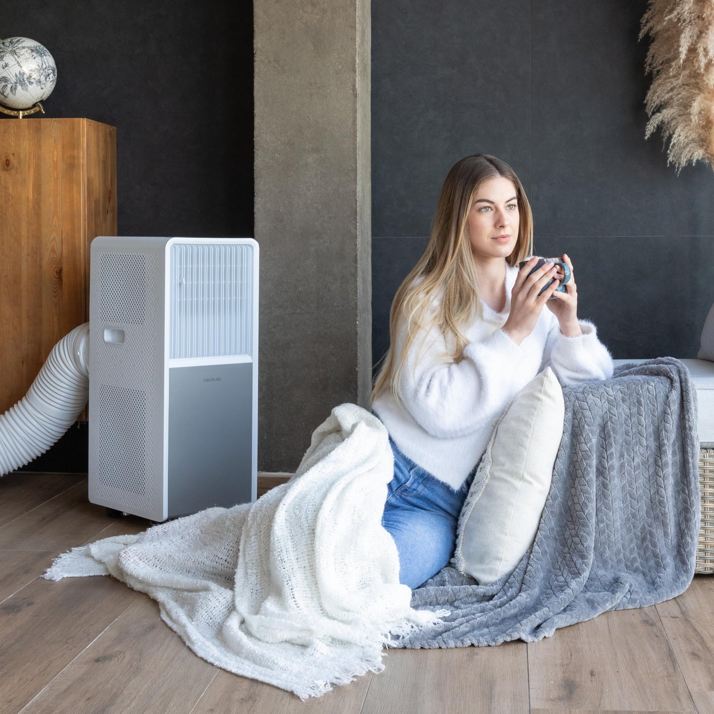 Cecotec Aire Acondicionado Portátil con Mando y Bomba de Calor ForceClima 9450 Style Heating, 9000 BTU, Pantalla LED, 5 Modos, 2 Velocidades, Deshumidificador, Temporizador, 16 m², Blanco